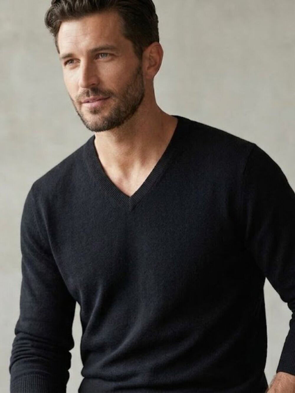 UNIQLO Pure New Wool V-Neck Sweater Black Classic Knit Mens Large